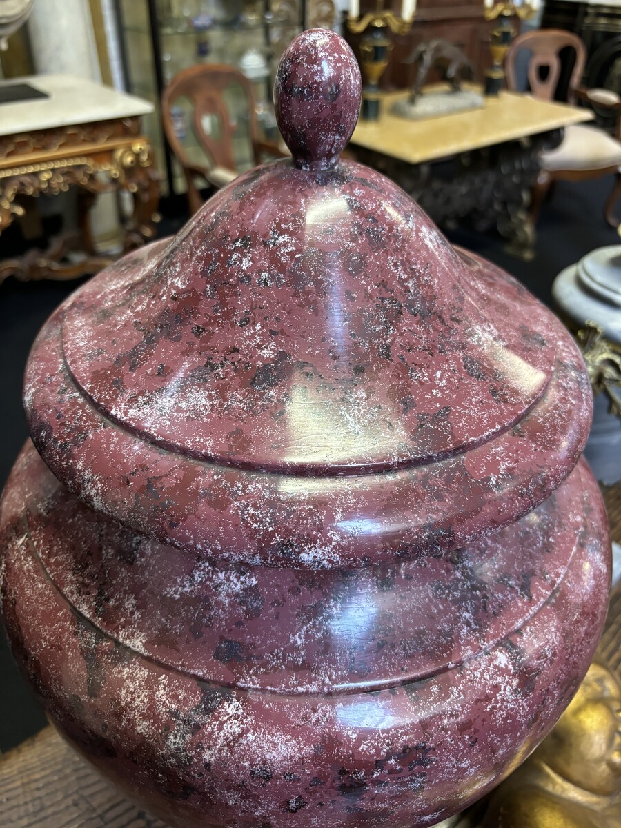 Pair of wooden lidded vases painted in imitation porphyry 20th century. Very decorative vases , the lids are fixed. Dimensions : Height : 62 cm Width : 36 cm Both in very good condition