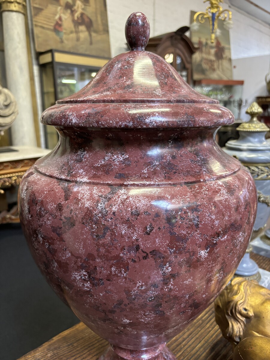 Pair of wooden lidded vases painted in imitation porphyry 20th century. Very decorative vases , the lids are fixed. Dimensions : Height : 62 cm Width : 36 cm Both in very good condition