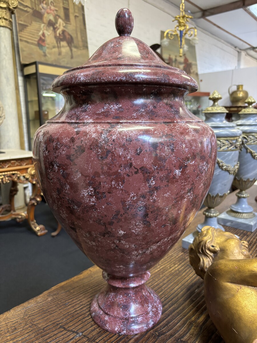 Pair of wooden lidded vases painted in imitation porphyry 20th century. Very decorative vases , the lids are fixed. Dimensions : Height : 62 cm Width : 36 cm Both in very good condition