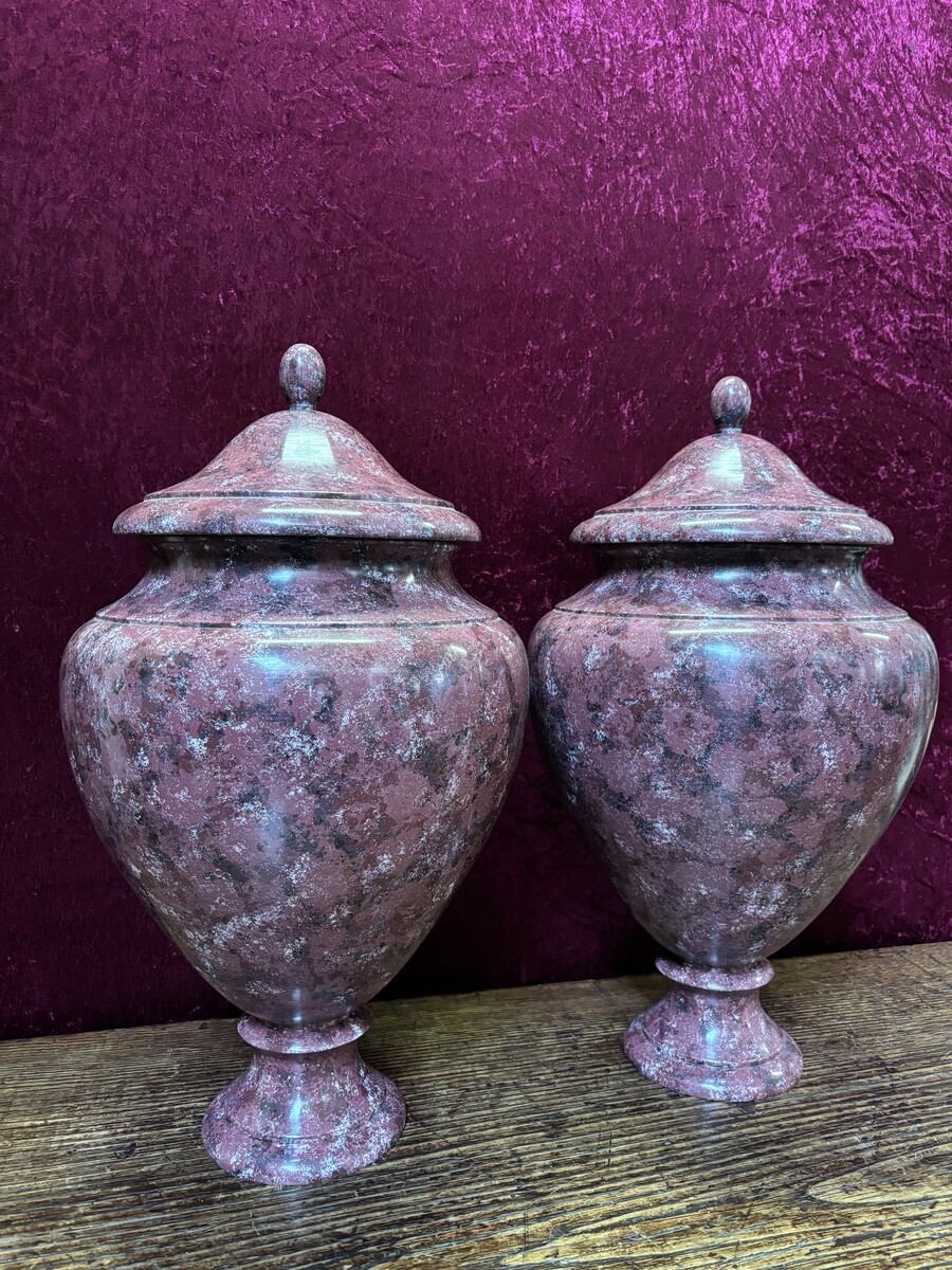 Pair of wooden lidded vases painted in imitation porphyry 20th century. Very decorative vases , the lids are fixed. Dimensions : Height : 62 cm Width : 36 cm Both in very good condition