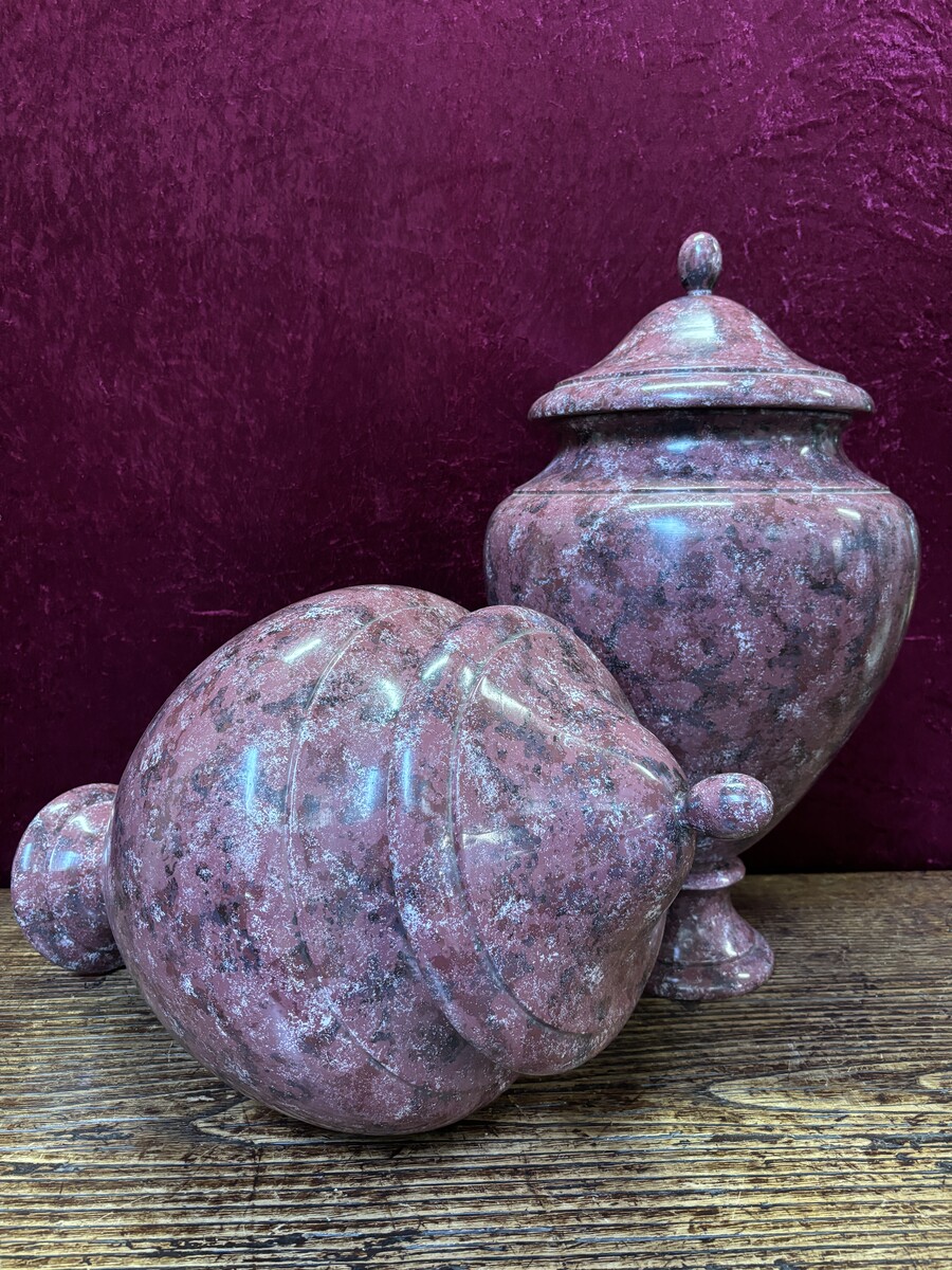 Pair of wooden lidded vases painted in imitation porphyry 20th century. Very decorative vases , the lids are fixed. Dimensions : Height : 62 cm Width : 36 cm Both in very good condition