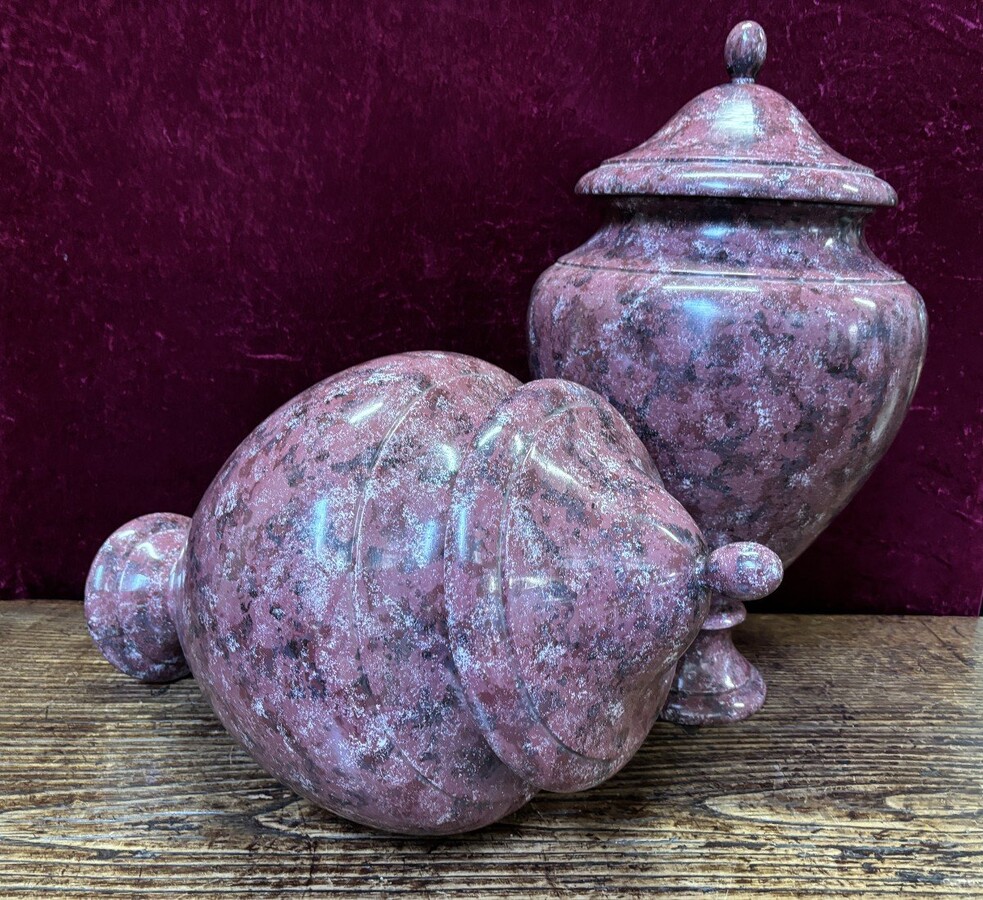 Pair of wooden lidded vases painted in imitation porphyry 20th century. Very decorative vases , the lids are fixed. Dimensions : Height : 62 cm Width : 36 cm Both in very good condition