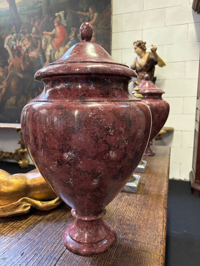 Pair of wooden lidded vases painted in imitation porphyry 20th century. Very decorative vases , the lids are fixed. Dimensions : Height : 62 cm Width : 36 cm Both in very good condition