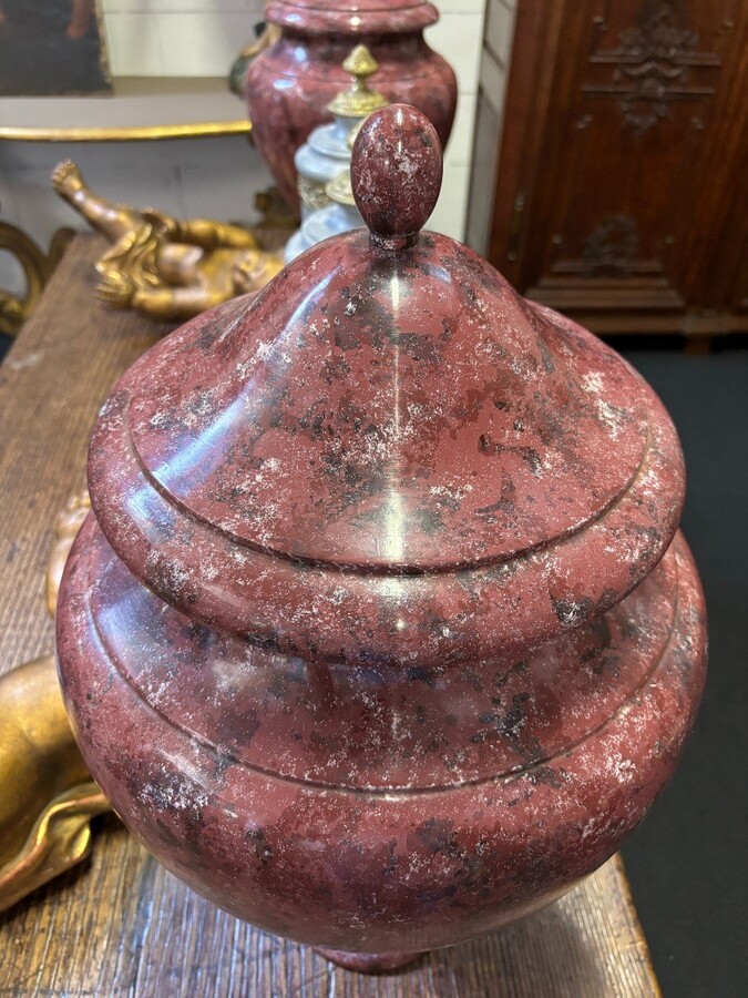 Pair of wooden lidded vases painted in imitation porphyry 20th century. Very decorative vases , the lids are fixed. Dimensions : Height : 62 cm Width : 36 cm Both in very good condition