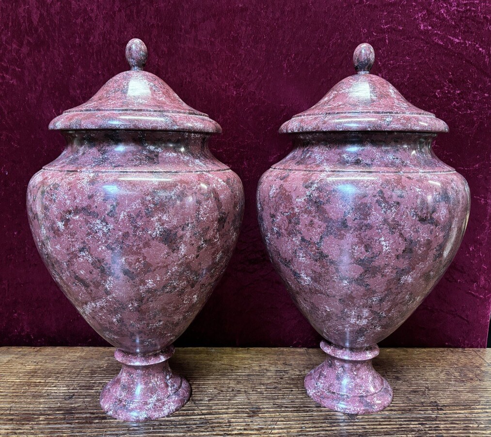 Pair of wooden lidded vases painted in imitation porphyry 20th century. Very decorative vases , the lids are fixed. Dimensions : Height : 62 cm Width : 36 cm Both in very good condition