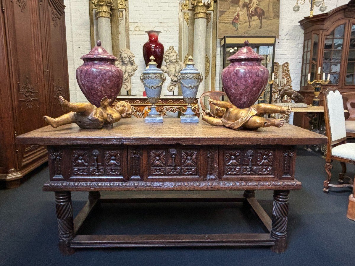 Pair of wooden lidded vases painted in imitation porphyry 20th century. Very decorative vases , the lids are fixed. Dimensions : Height : 62 cm Width : 36 cm Both in very good condition