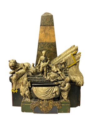 Rare 18th century wooden model of the Mausoleum of the Maréchal de Saxe Very decorative model, finely detailed and carved, dating from the 18th century.  In good condition with a few defects, head, arms,...( see photos ) Dimensions : Height : 50 cm Width 