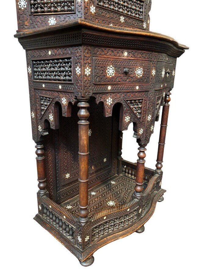 Sculpted furniture with inlays of ebony and mother-of-pearl. Syria , early 19th century. Furniture in used condition , consists of 2 parts with some missing pieces of wood Dimensions : Height : 234 cm Width : 86 cm Depth : 30 / 48 cm