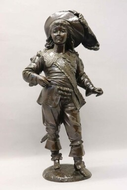 Sculpture 'Noble with feather hat' in bronze , 19th Century. Very elegant representation and finely detailed bronze statue with a beautiful patina. The upper part of the sabre is missing. Height: 66 cm époque Napoleon III