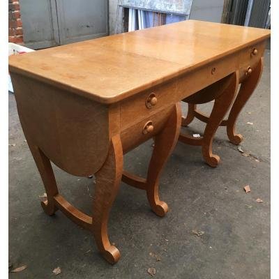 Special dressing table in speckled maple wood ART DECO. Dimensions : Height: 75.5 cm Wide: 136 cm Depth: 56.5 cm In good condition. High quality furniture