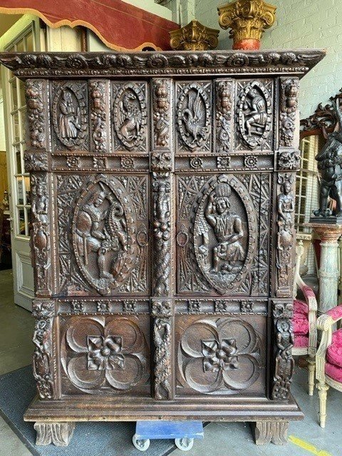 Special Scottish Furniture In Renaissance Style 19th Century. Decorative Oak Cabinet With 2 Doors, All Kinds Of Carvings, Medallions And Decorations. Scottish Cabinet Circa 1800-1820 In Good Condition With Normal Signs Of Use.