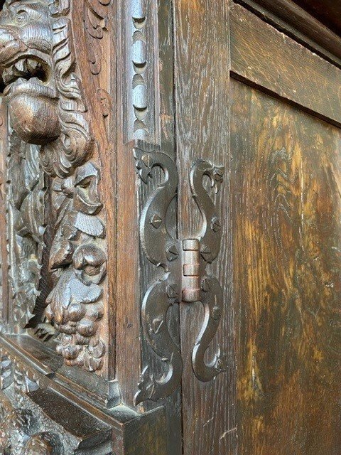 Special Scottish Furniture In Renaissance Style 19th Century. Decorative Oak Cabinet With 2 Doors, All Kinds Of Carvings, Medallions And Decorations. Scottish Cabinet Circa 1800-1820 In Good Condition With Normal Signs Of Use.