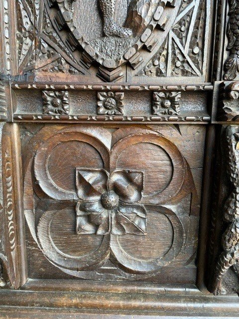 Special Scottish Furniture In Renaissance Style 19th Century. Decorative Oak Cabinet With 2 Doors, All Kinds Of Carvings, Medallions And Decorations. Scottish Cabinet Circa 1800-1820 In Good Condition With Normal Signs Of Use.