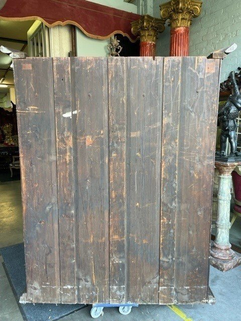 Special Scottish Furniture In Renaissance Style 19th Century. Decorative Oak Cabinet With 2 Doors, All Kinds Of Carvings, Medallions And Decorations. Scottish Cabinet Circa 1800-1820 In Good Condition With Normal Signs Of Use.