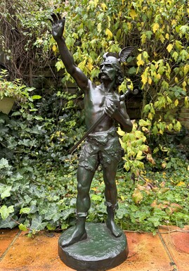 ‘Vercingetorix’ Bronze sculpture with green patina 19th century ( 83 cm) Large bronze sculpture , French work , signed by Emile Laporte ( 1858-1907 ) In good condition with damage to the patina. Size : Height : 83 cm