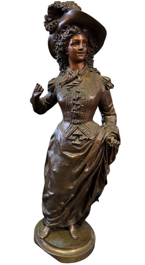 Very large bronze sculpture ‘noble lady ’ 19th century ( 103 cm ). Elegant sculpture of a noble lady with feather hat, signed by Ernest Rancoulet ( French 1870-1915 ). In good condition, with a dent in the base. 