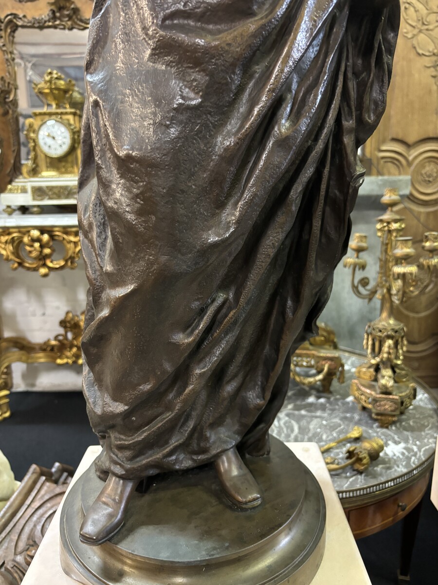 Very large bronze sculpture ‘noble lady ’ 19th century ( 103 cm ). Elegant sculpture of a noble lady with feather hat, signed by Ernest Rancoulet ( French 1870-1915 ). In good condition, with a dent in the base. 