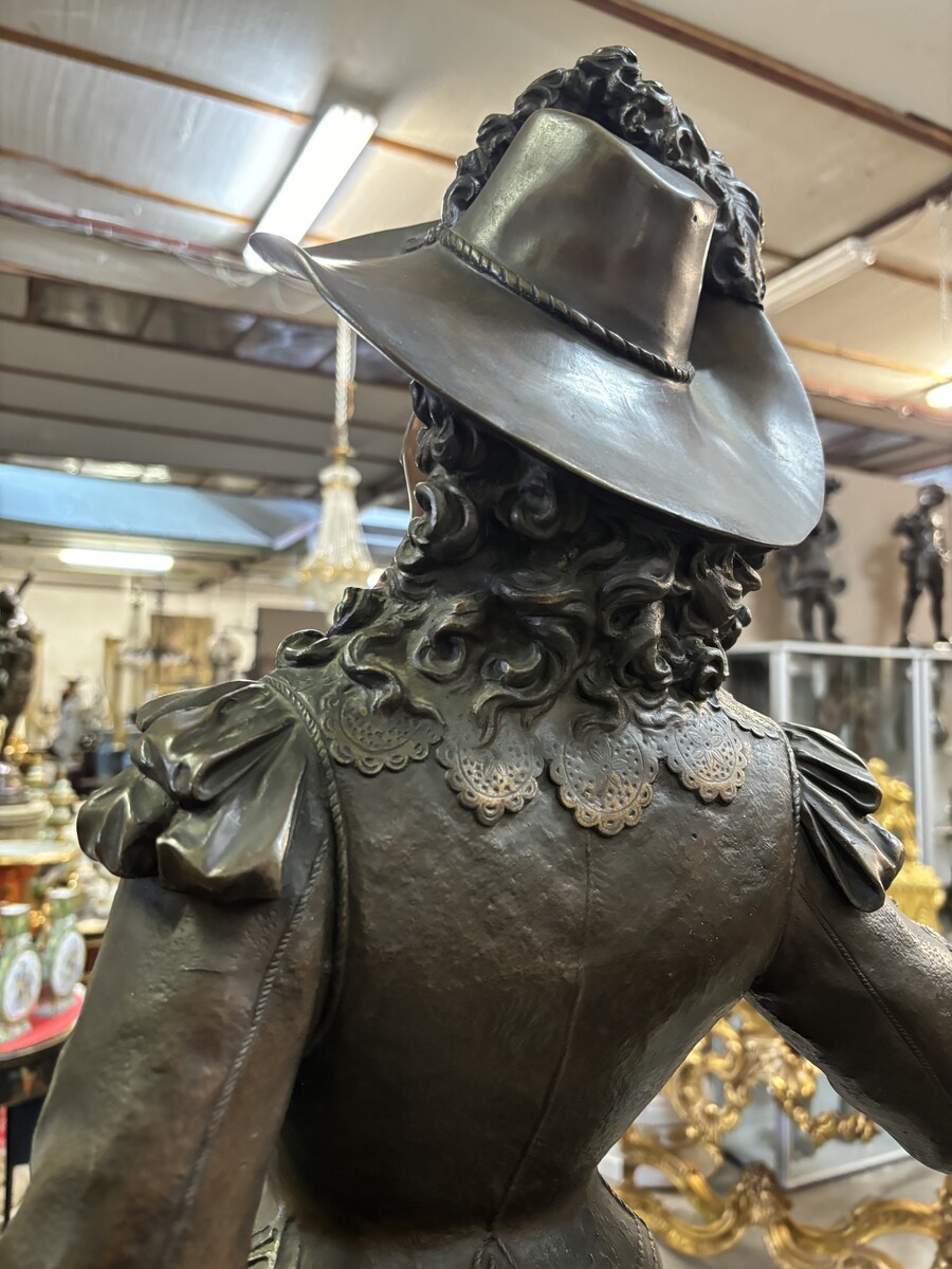 Very large bronze sculpture ‘noble lady ’ 19th century ( 103 cm ). Elegant sculpture of a noble lady with feather hat, signed by Ernest Rancoulet ( French 1870-1915 ). In good condition, with a dent in the base. 