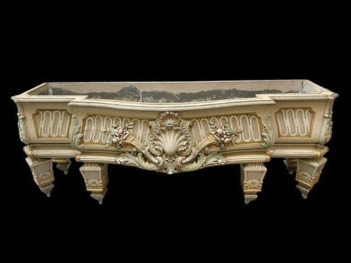 Very Large Wood Carved Flower Box 19th Century ( 166 Cm ). Very Decorative Jardinière In Louis XVI Style With An Inner Tray Of Zinc. Dimensions : Width: 166 Cm Height: 64 Cm Depth: 54 Cm In Good Condition From About 1860-1880