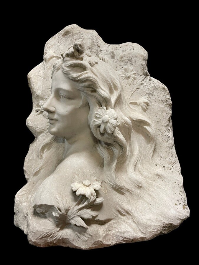 White Marble Art Nouveau Relief Of A Young Woman Beautiful Sculpture Depicting A Young Woman With Flowers Dimensions : Height : 46 Cm Width : 37 Cm Depth : 22 Cm Sculpture In Good Condition , About 1900