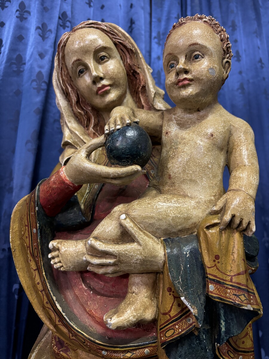 Wooden polychromed sculpture Madonna with child 19th century ( 87 cm ) Beautiful wooden sculpture from around 1880 in very good condition. Dimensions : Height : 88 cm Width : 32 cm Depth : 22 cm Base : 26 x 21 cm